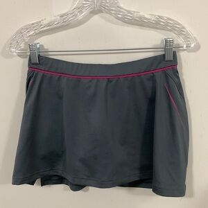 Adidas Supernova Tennis / Running Skort Size Small, GOOD condition, ties inside